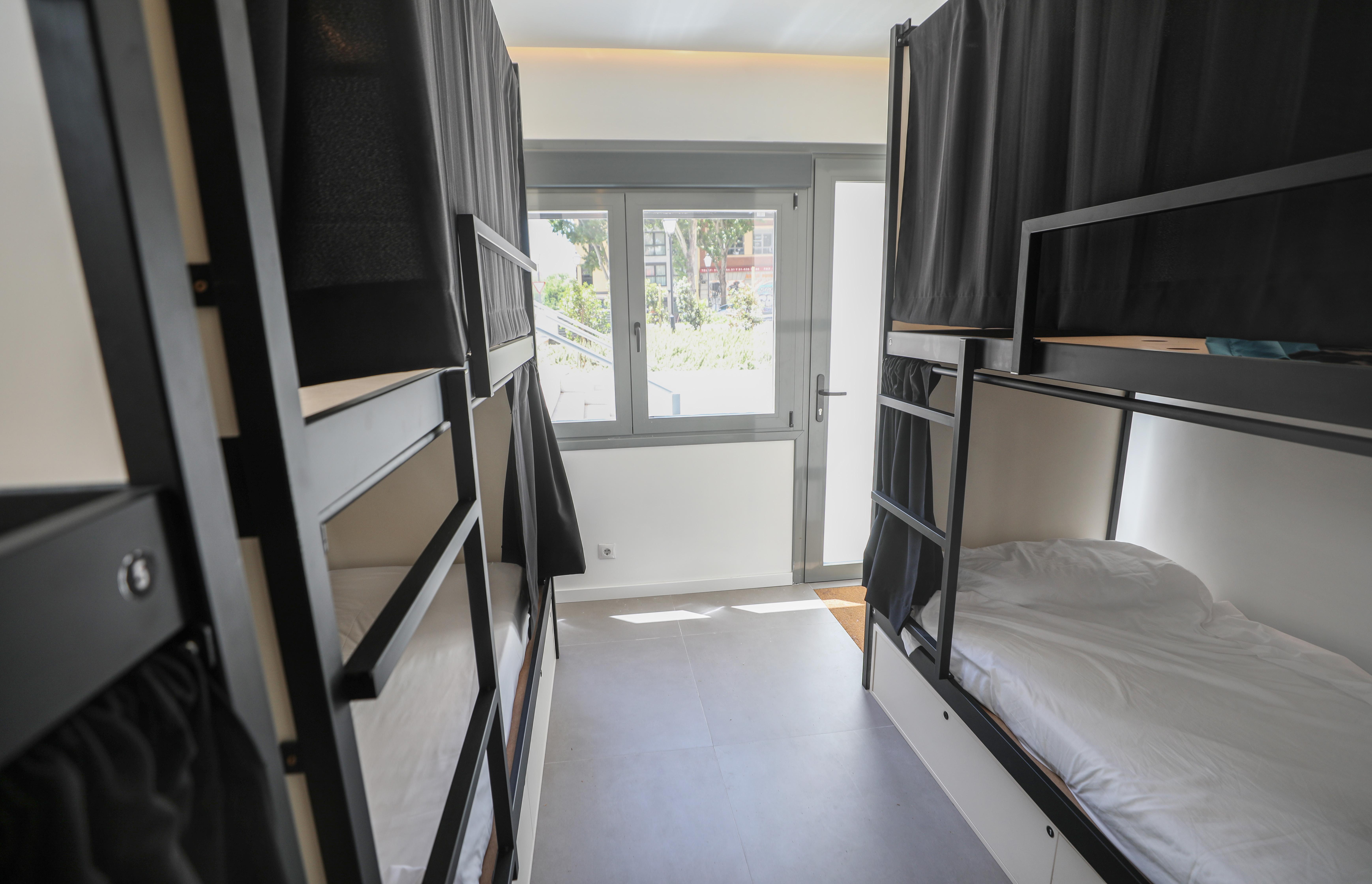 Myd La Latina Hostel *